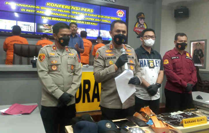 Polres Indramayu ringkus pencuri ban serep beraksi 150 kali di tol Polres Indramayu ringkus pencuri ban serep beraksi 150 kali di tol