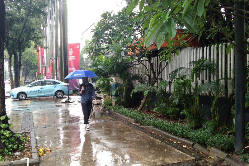 Sejumlah wilayah Jakarta berpotensi hujan petir pada sore dan malam
