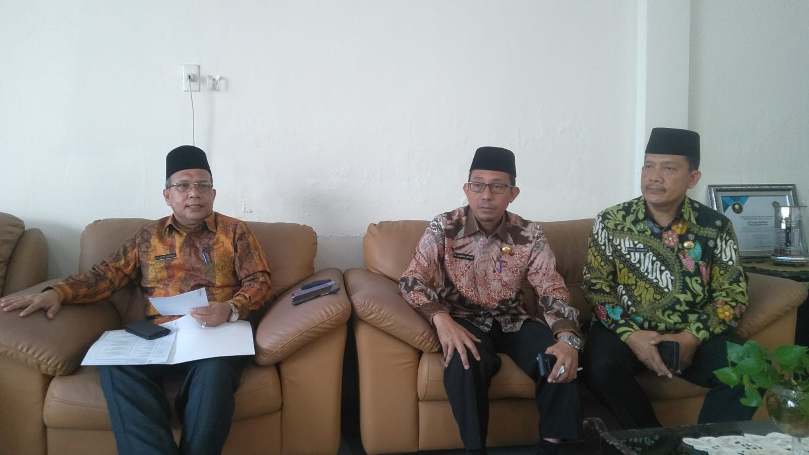 Jamaah haji akan diswab setelah tiba di Asrama Haji Medan Jamaah haji akan diswab setelah tiba di Asrama Haji Medan