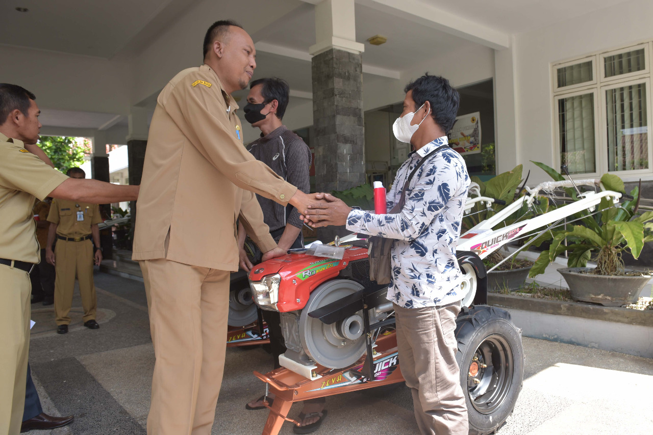 Tingkatkan budidaya tembakau dan padi, petani dapat bantuan alsintan Tingkatkan budidaya tembakau dan padi, petani dapat bantuan alsintan