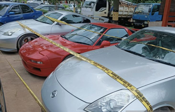 Polda Kepri amankan tiga mobil mewah tanpa dokumen Polda Kepri amankan tiga mobil mewah tanpa dokumen