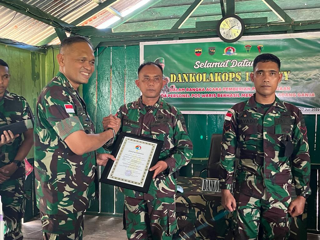 Temukan ladang ganja 5 hektar, 10 prajurit TNI di perbatasan RI-PNG dapat penghargaan Temukan ladang ganja 5 hektar, 10 prajurit TNI di perbatasan RI-PNG dapat penghargaan