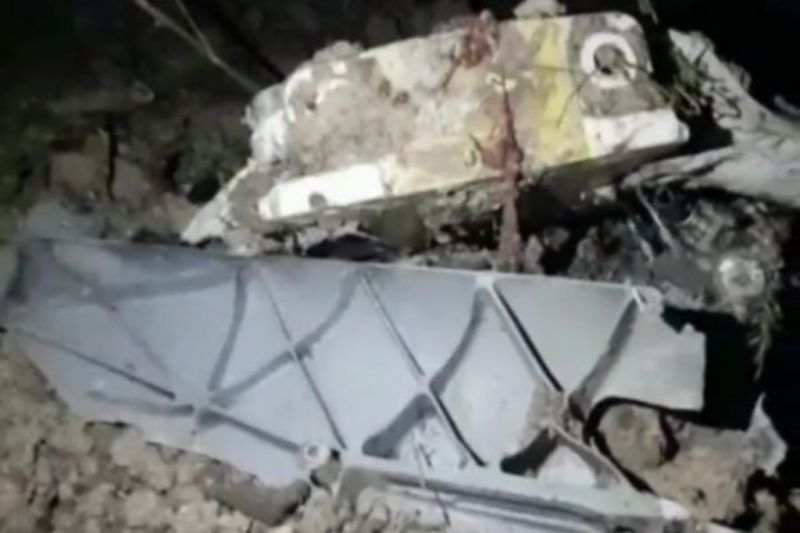 Petugas masih lakukan olah TKP jatuhnya pesawat di Blora Petugas masih lakukan olah TKP jatuhnya pesawat di Blora