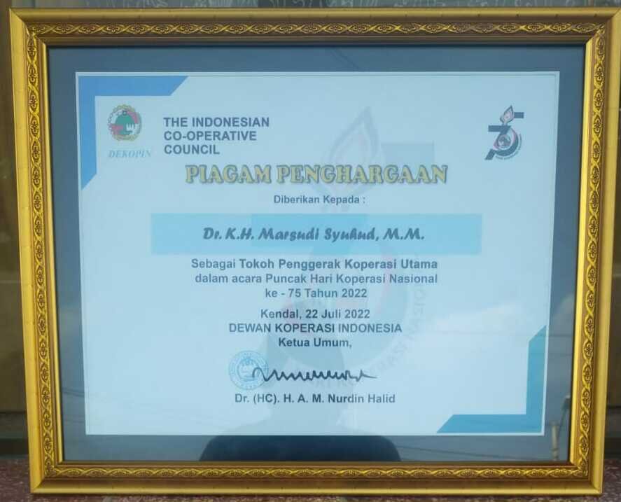 Dinilai sangat berjasa, Dekopin beri penghargaan tertinggi kepada Kiai Marsudi Syuhud Dinilai sangat berjasa, Dekopin beri penghargaan tertinggi kepada Kiai Marsudi Syuhud