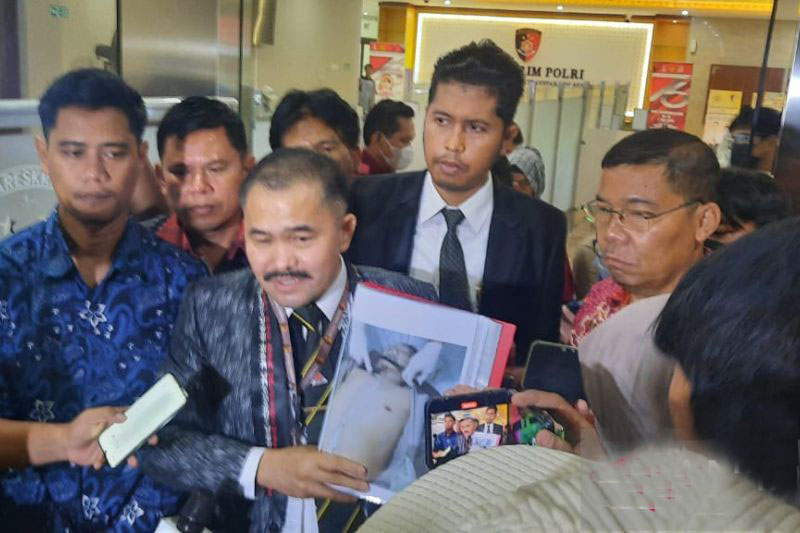 Tim kuasa hukum Brigadir J laporkan dugaan pembunuhan berencana Tim kuasa hukum Brigadir J laporkan dugaan pembunuhan berencana