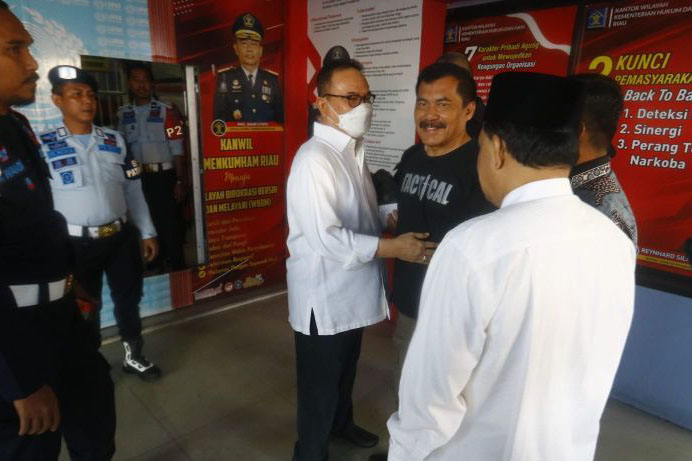 Mantan Gubernur Rusli Zainal bebas dari Lapas Pekanbaru
