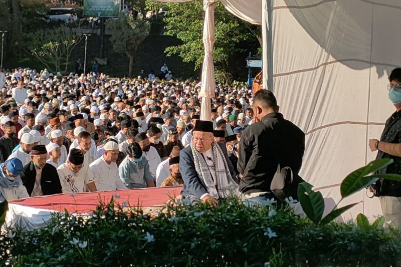 Jemaah Muhammadiyah salat Idul Adha di Lapangan Sempur Bogor