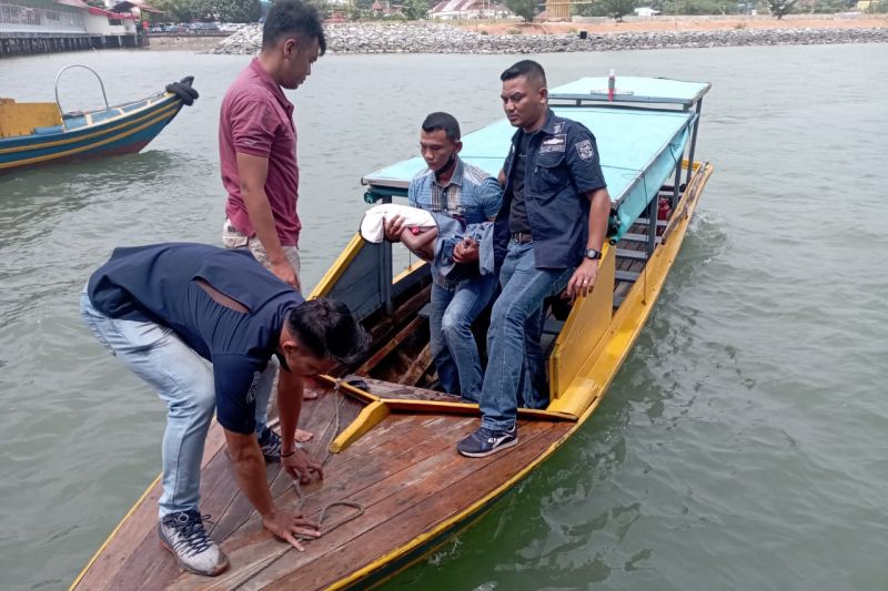 Seorang bocah ditemukan tewas mengapung di perairan Tanjungpinang Seorang bocah ditemukan tewas mengapung di perairan Tanjungpinang