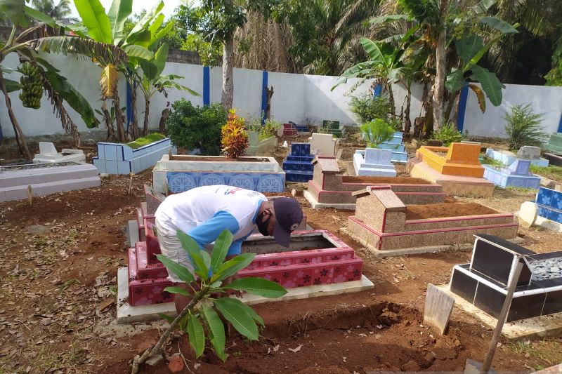 Hujan deras, puluhan makam di Bengkulu ambles Hujan deras, puluhan makam di Bengkulu ambles