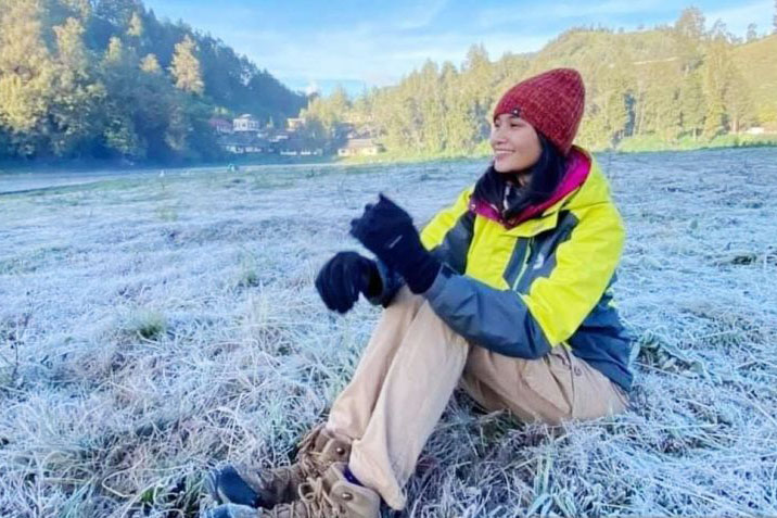 Fenomena embun salju di kaki Gunung Semeru menarik wisatawan Fenomena embun salju di kaki Gunung Semeru menarik wisatawan