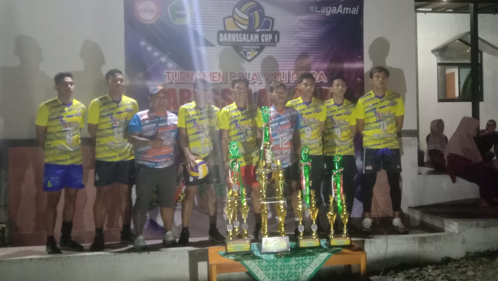 Tim bola voli Bakul Kompor juara 1 Darussalam Cup 1 Tim bola voli Bakul Kompor juara 1 Darussalam Cup 1