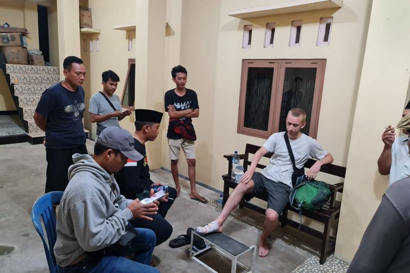 Wisatawan asal Inggris dibegal di tengah jalan raya di Lombok Timur Wisatawan asal Inggris dibegal di tengah jalan raya di Lombok Timur