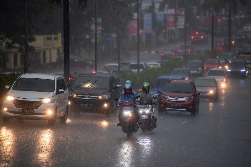BMKG keluarkan peringatan hujan lebat di sejumlah wilayah Indonesia