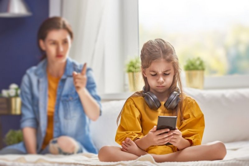 Penyebab dan cara atasi anak kecanduan gadget Penyebab dan cara atasi anak kecanduan gadget