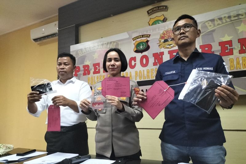 Polisi tangkap pasangan suami istri pelaku penculikan bayi di Tambora Polisi tangkap pasangan suami istri pelaku penculikan bayi di Tambora