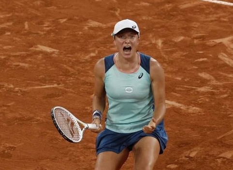 Juara French Open Swiatek terhanyut oleh dukungan Lewandowski