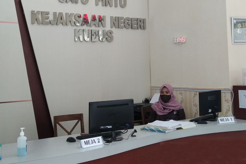Kejari Kudus bebaskan seorang ibu yang mencuri pakaian di Pasar Kliwon Kejari Kudus bebaskan seorang ibu yang mencuri pakaian di Pasar Kliwon