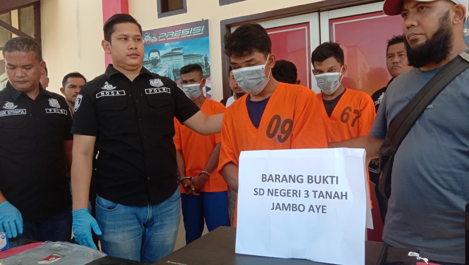 Satreskrim Polres Aceh Utara ringkua lima tersangka pembobol sekolah dasar Satreskrim Polres Aceh Utara ringkua lima tersangka pembobol sekolah dasar