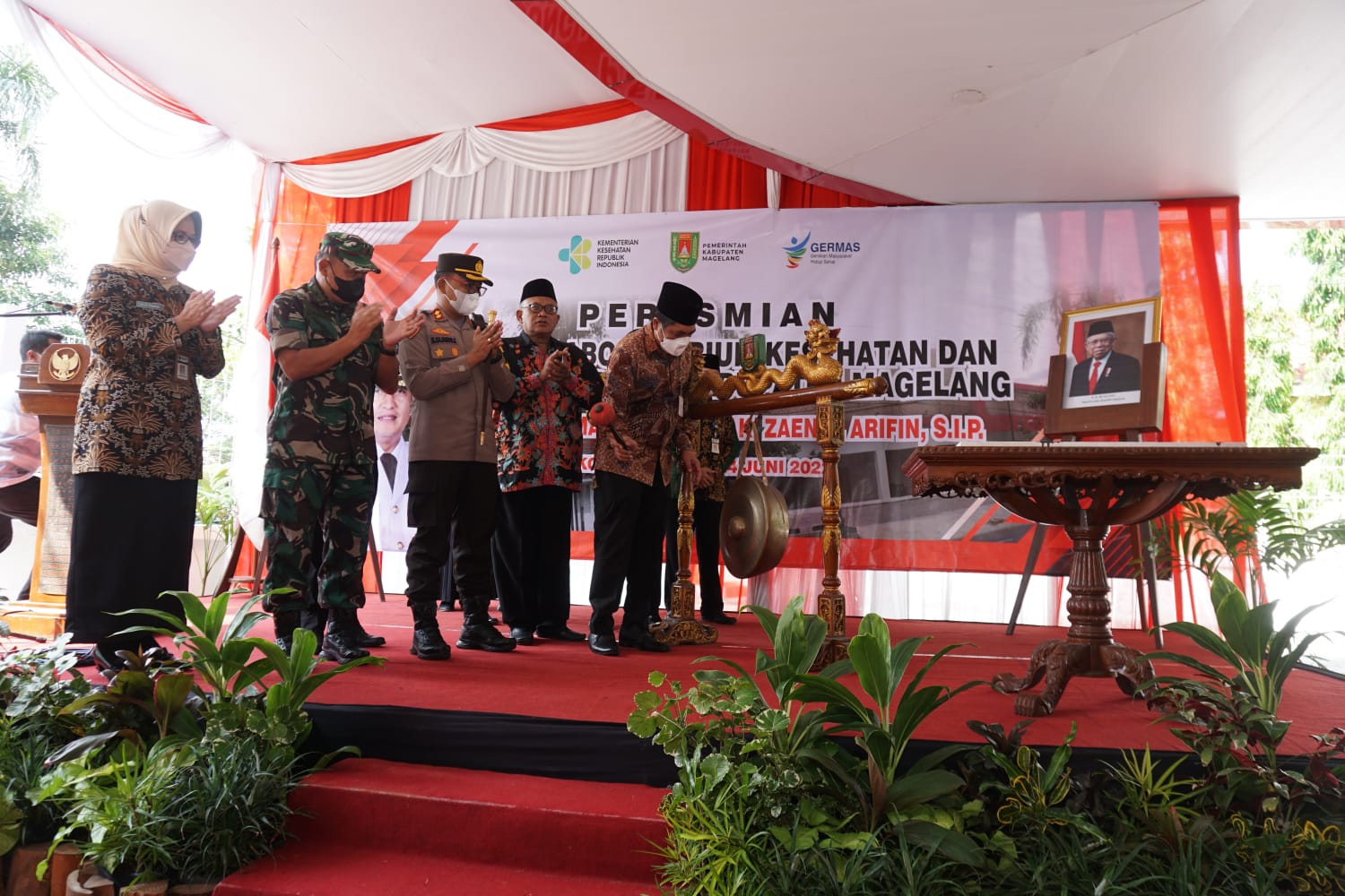 Bupati Zaenal resmikan Gedung Labkes dan Instalasi Farmasi Kabupaten Magelang Bupati Zaenal resmikan Gedung Labkes dan Instalasi Farmasi Kabupaten Magelang