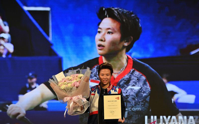 Liliyana Natsir terima penghargaan Hall of Fame BWFdi Istora