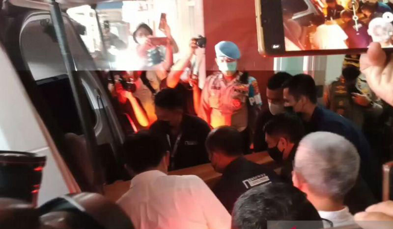 Jenazah Eril tiba di Bandara Soetta usai tempuh perjalanan 17 jam dari Swiss
