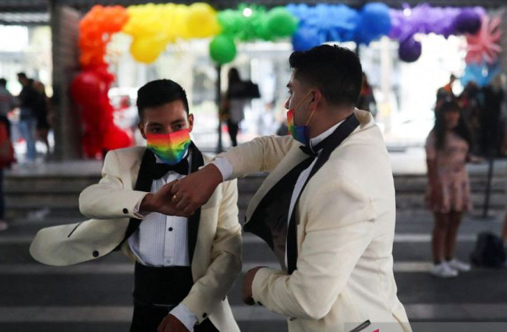 Ratusan pasangan sejenis menikah massal di Mexico City