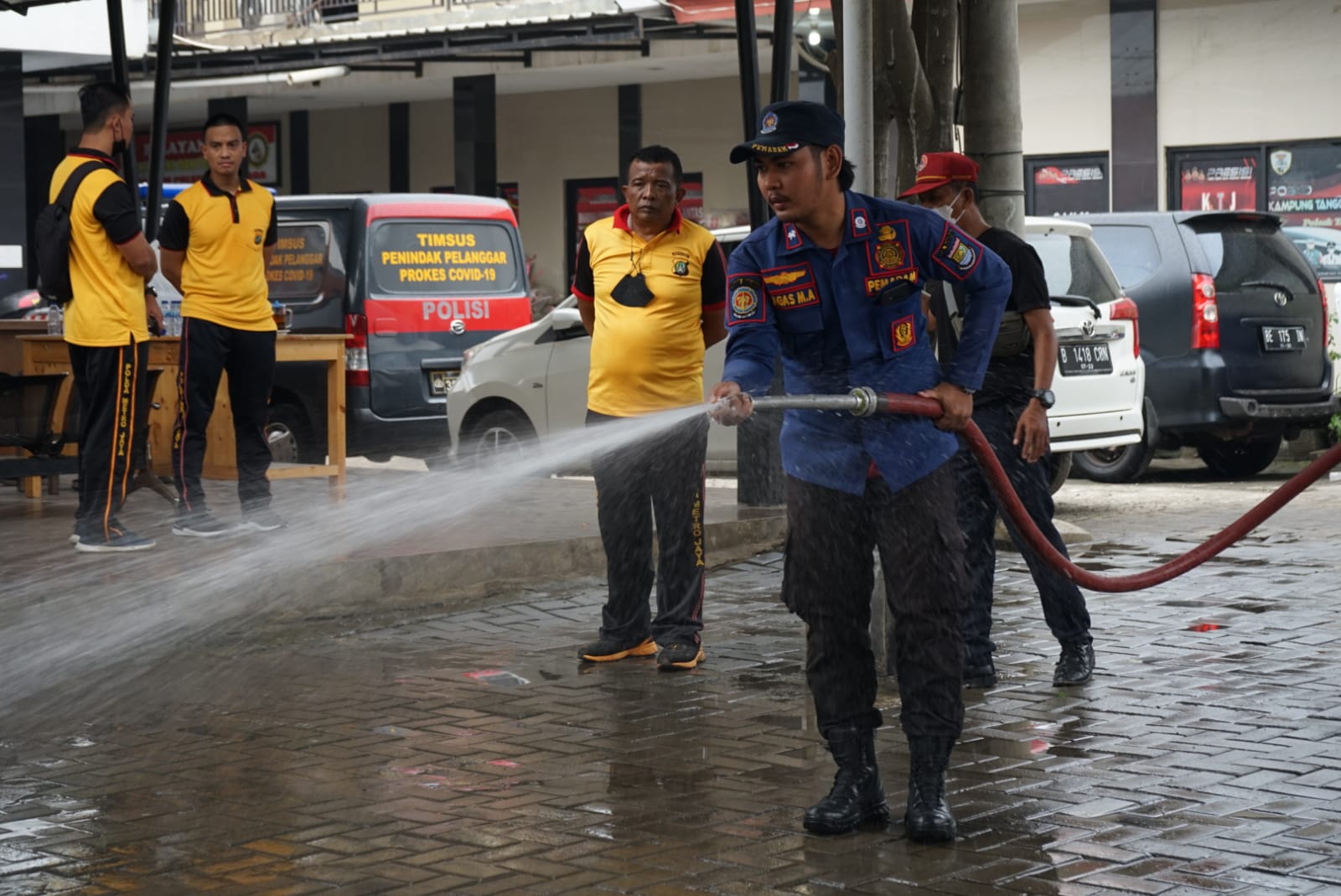 Bukan kebakaran, ini penyebab petugas damkar masuki Polsek Teluk Naga Bukan kebakaran, ini penyebab petugas damkar masuki Polsek Teluk Naga