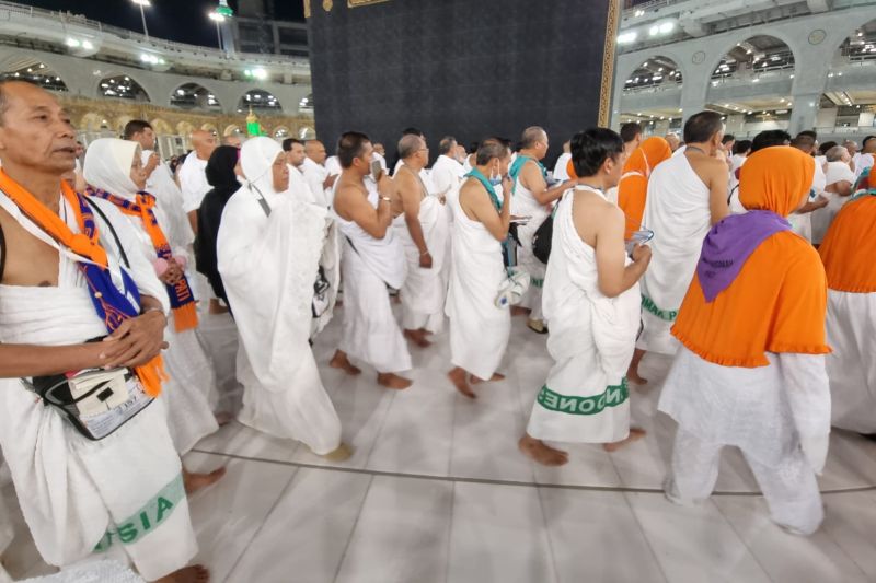 Jemaah Indonesia umrah wajib perdana padati Kabah Jemaah Indonesia umrah wajib perdana padati Kabah