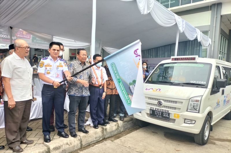 DKI resmikan mobil listrik untuk antar warga dari Stasiun Duri DKI resmikan mobil listrik untuk antar warga dari Stasiun Duri