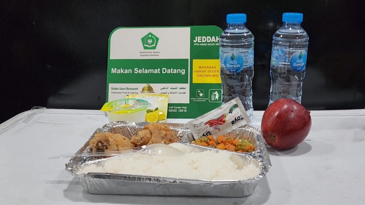 Menengok menu makan Jemaah di Bandara Jeddah Menengok menu makan Jemaah di Bandara Jeddah