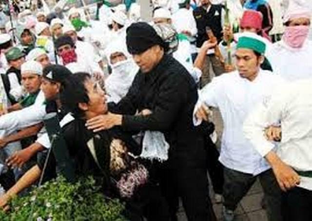 1 Juni 2008: FPI serang AKKBB di Monas 1 Juni 2008: FPI serang AKKBB di Monas