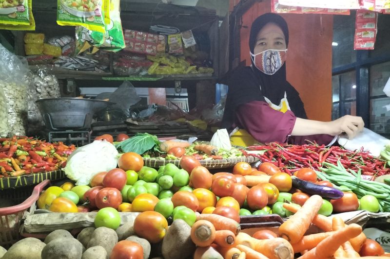 Pedagang keluhkan harga bahan pangan naik lebih dari dua kali lipat