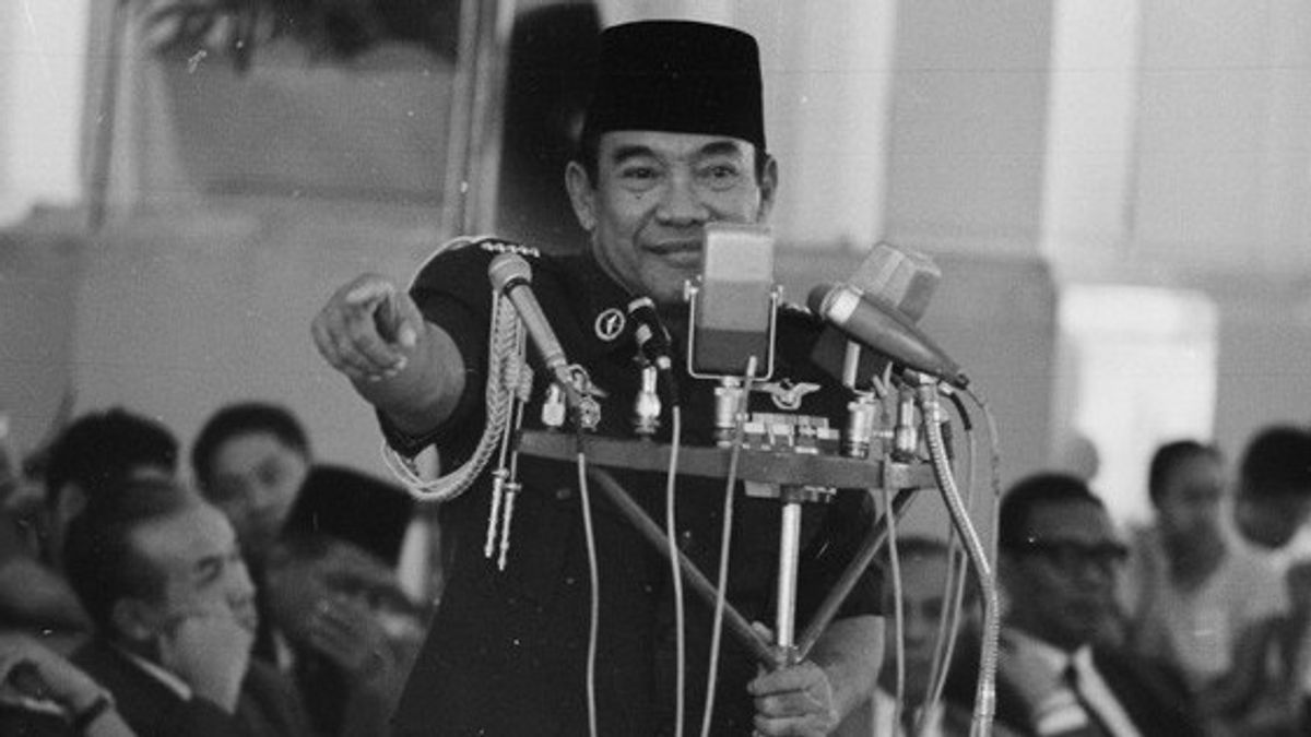 3 Juni 1947: Soekarno resmikan TNI 3 Juni 1947: Soekarno resmikan TNI