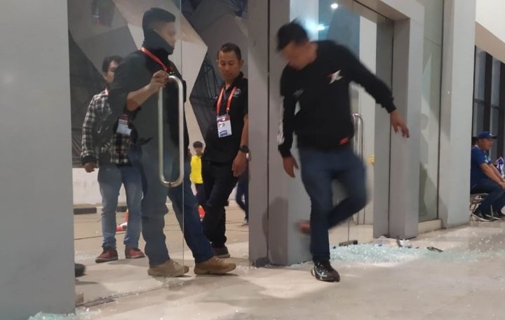 Polisi periksa petugas GBLA selidiki penyebab tewasnya dua suporter