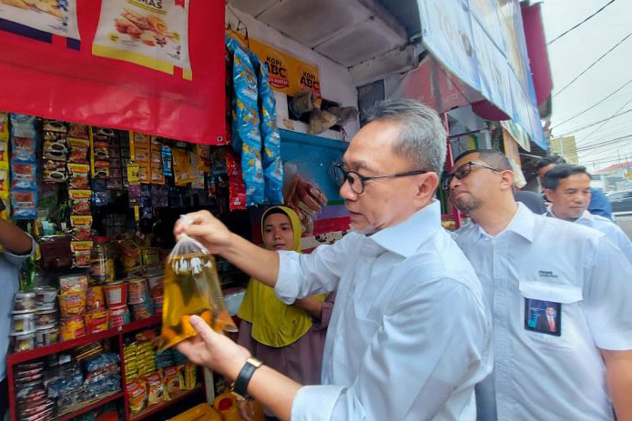 Pemerintah akan pasok minimarket dengan minyak goreng Rp14 ribu/liter Pemerintah akan pasok minimarket dengan minyak goreng Rp14 ribu/liter