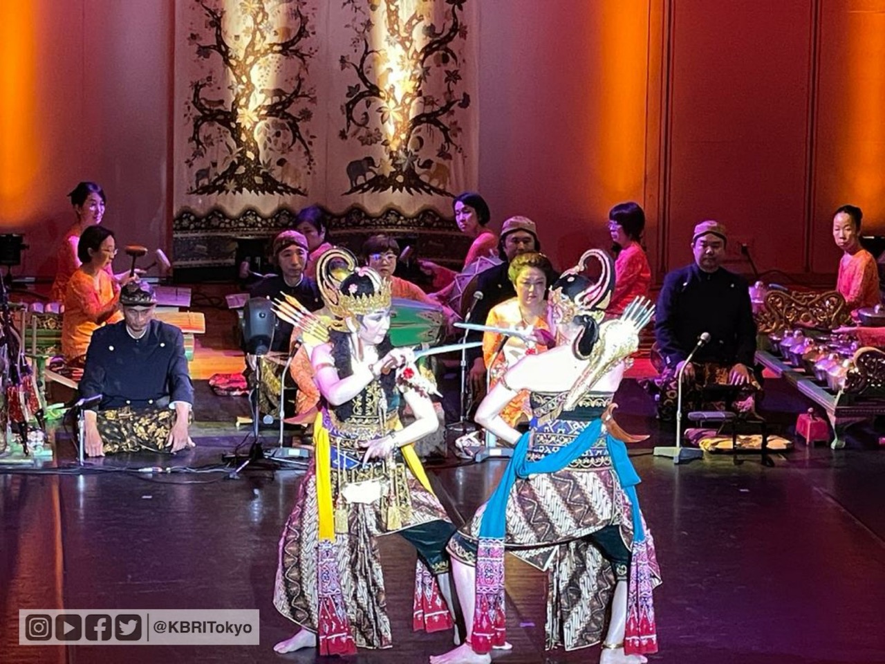 Grup gamelan Lambang Sari pukau ratusan warga Jepang Grup gamelan Lambang Sari pukau ratusan warga Jepang
