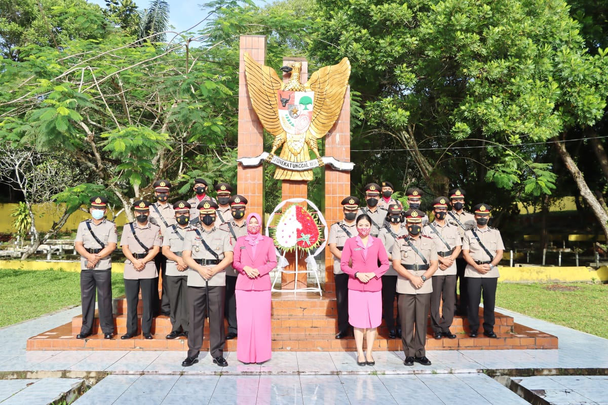 Peringati HUT ke-76 Bhayangkara, Polres Padangsidimpuan ziarah di Makam Bahagia Peringati HUT ke-76 Bhayangkara, Polres Padangsidimpuan ziarah di Makam Bahagia