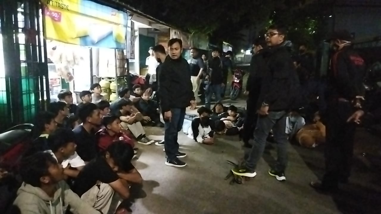 Konvoi motor bawa sajam, belasan remaja di Karang Tengah diamankan polisi Konvoi motor bawa sajam, belasan remaja di Karang Tengah diamankan polisi