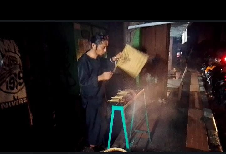 Chef asal Amerika ini belajar olahan Sate Maranggi Chef asal Amerika ini belajar olahan Sate Maranggi