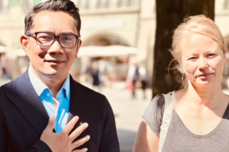 Jasad putra Ridwan Kamil ditemukan oleh guru SD perempuan Jasad putra Ridwan Kamil ditemukan oleh guru SD perempuan