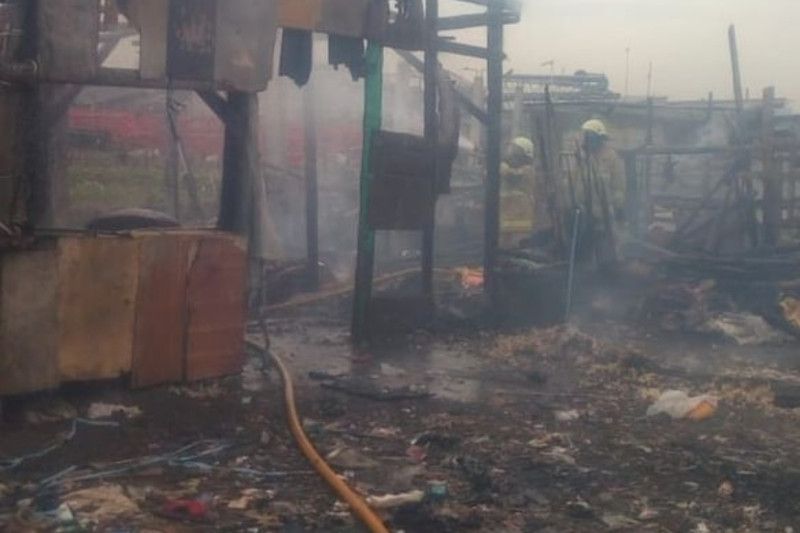 Bangunan di Cilincing dilahap api diduga berasal dari tumpukan sampah Bangunan di Cilincing dilahap api diduga berasal dari tumpukan sampah