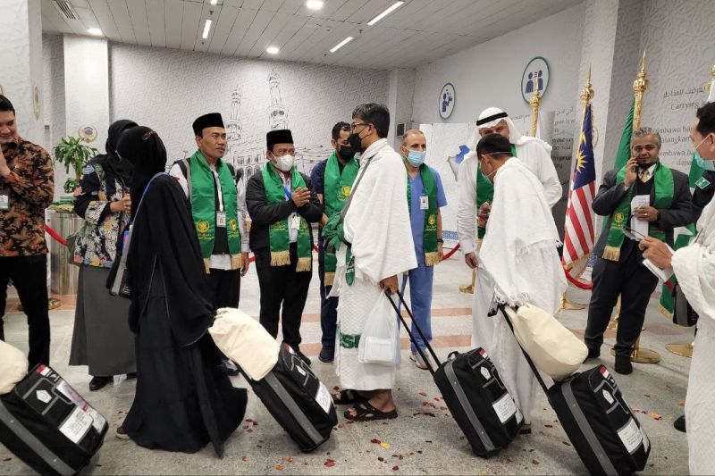 Jemaah Indonesia mendapat sambutan hangat di bandara Jeddah