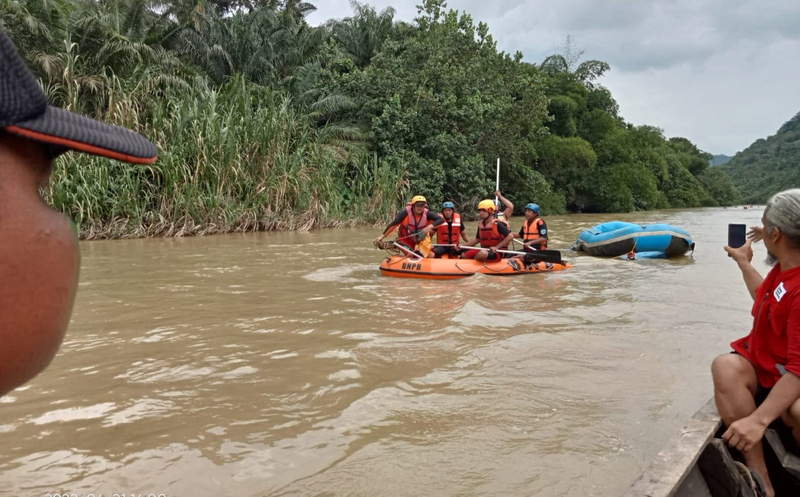Tim SAR Gabungan temukan dua pelajar hanyut di Sungai Simonis Tim SAR Gabungan temukan dua pelajar hanyut di Sungai Simonis