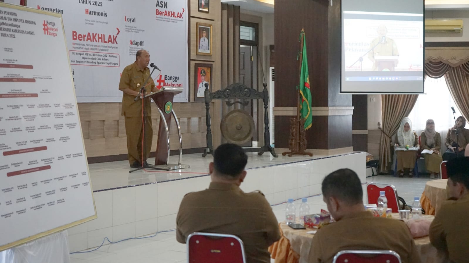 Plt Bupati Langkat tegaskan ASN harus jadi pelayan masyarakat Plt Bupati Langkat tegaskan ASN harus jadi pelayan masyarakat
