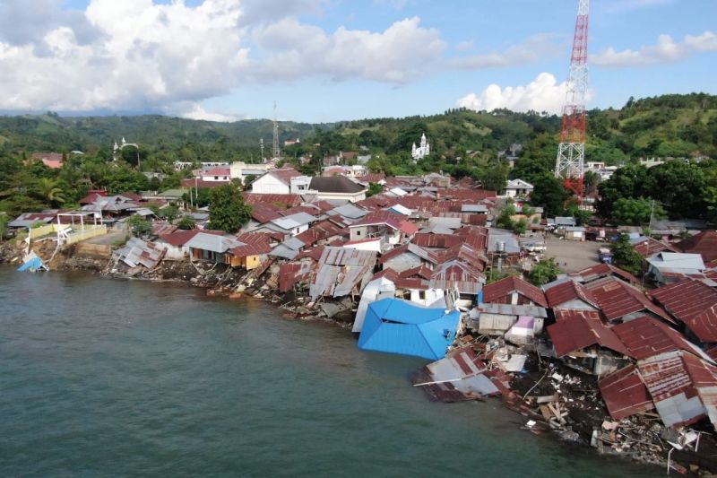 Peneliti BRIN jelaskan dugaan awal penyebab abrasi di Amurang Minahasa Peneliti BRIN jelaskan dugaan awal penyebab abrasi di Amurang Minahasa