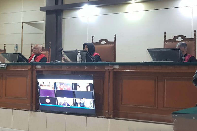 Anggota komplotan pembobol tujuh BRI di Semarang dituntut 3,5 tahun Anggota komplotan pembobol tujuh BRI di Semarang dituntut 3,5 tahun