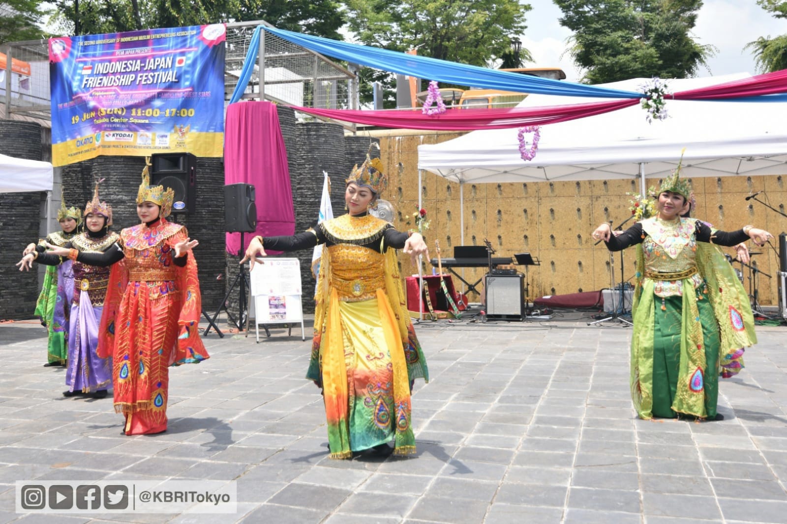 Ratusan pengunjung antusias saksikan acara Indonesia-Japan Friendship Festival Ratusan pengunjung antusias saksikan acara Indonesia-Japan Friendship Festival