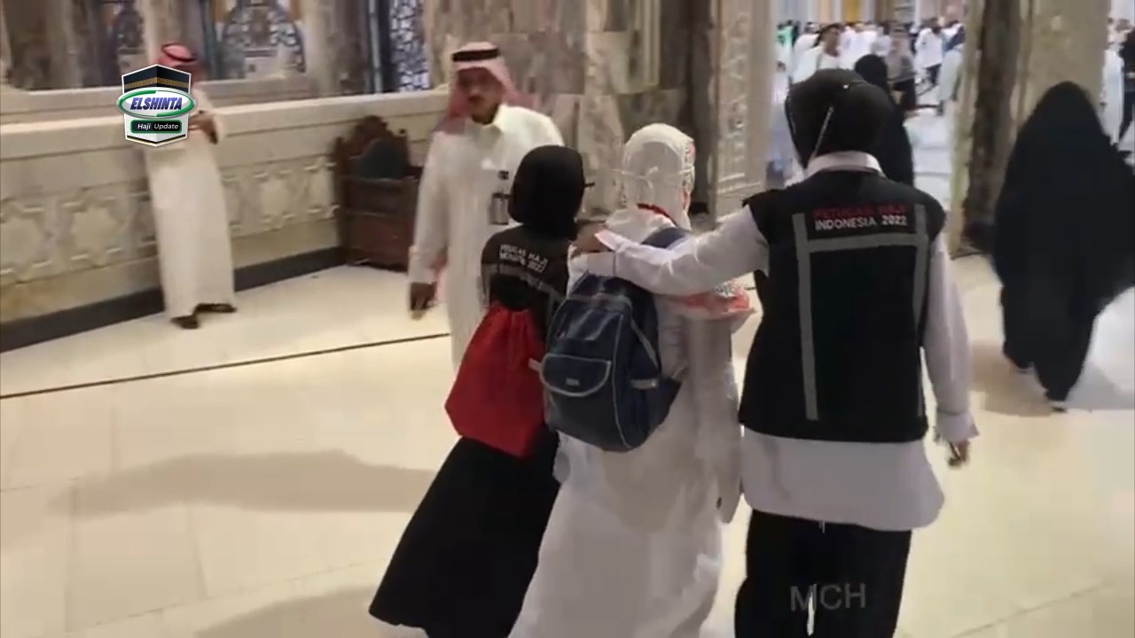 Linjam Seksus membantu jemaah yang tertinggal rombongan