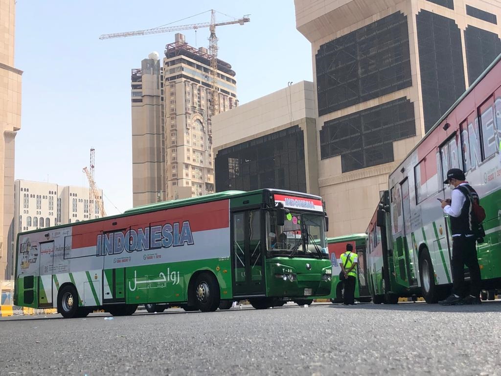 JCH Indonesia menikmati fasilitas bus gratis