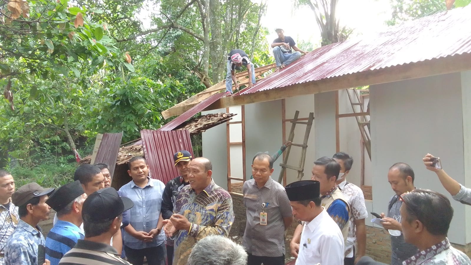 Pemkab dan Baznas Langkat bedah rumah lansia